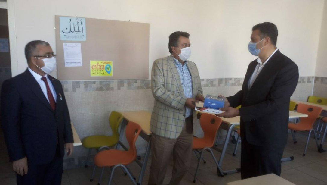 Cihanbeyli Belediyesi Okullara Tablet Dağıttı