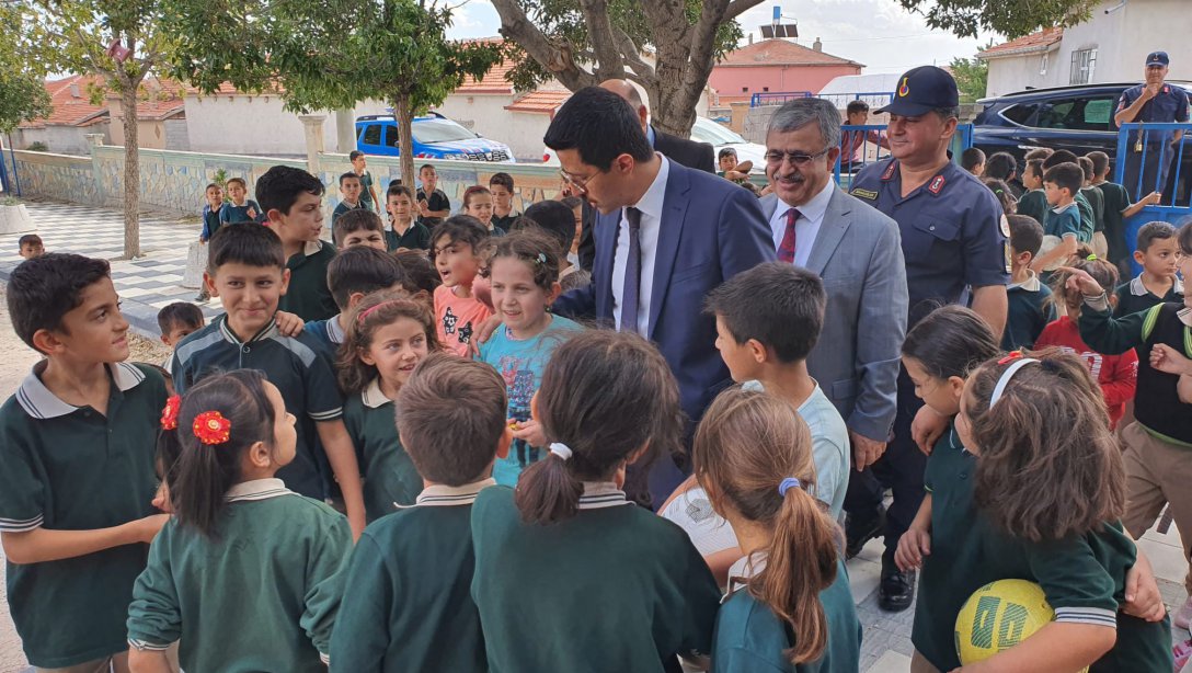 Kaymakamımız Karabağ 75.Yıl İlkokulunu Ziyaret Etti